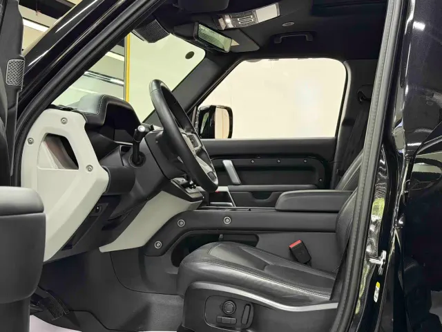 Land Rover Defender — Фото автомобиля 15