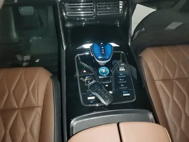 BYD Tang — Фото автомобиля 13