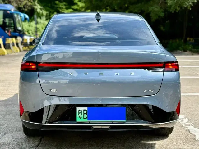 Xpeng P5 — Фото автомобиля 5