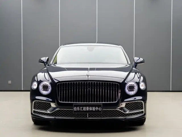 Bentley Flying Spur — Фото автомобиля 4
