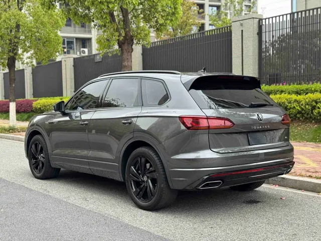 Volkswagen Touareg — Фото автомобиля 13