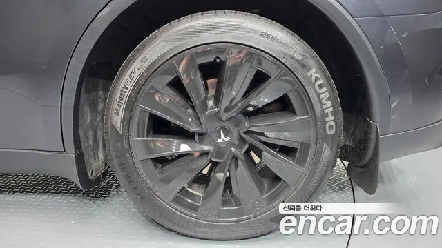 Tesla Model Y — Фото автомобиля 5