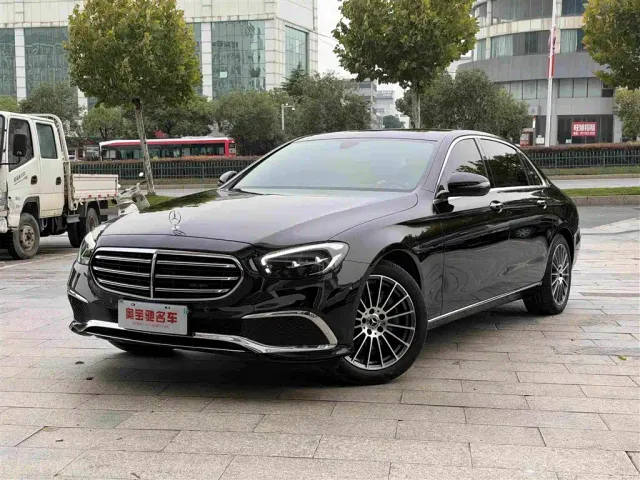 Фотография автомобиля — Mercedes-Benz E-Class