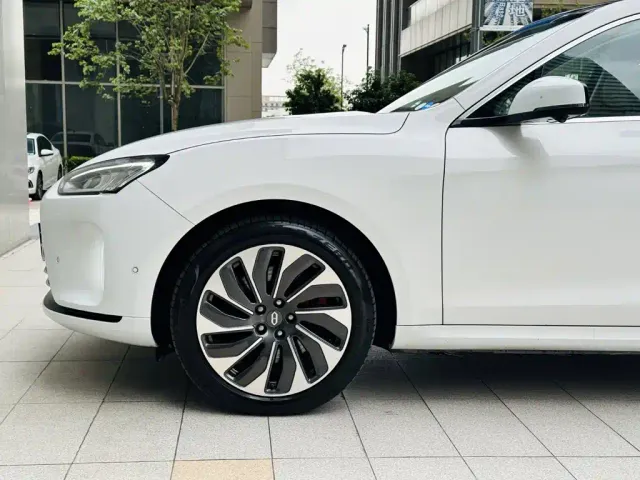 Aito M5 — Фото автомобиля 21