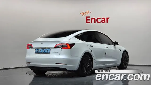 Tesla Model 3 — Фото автомобиля 2