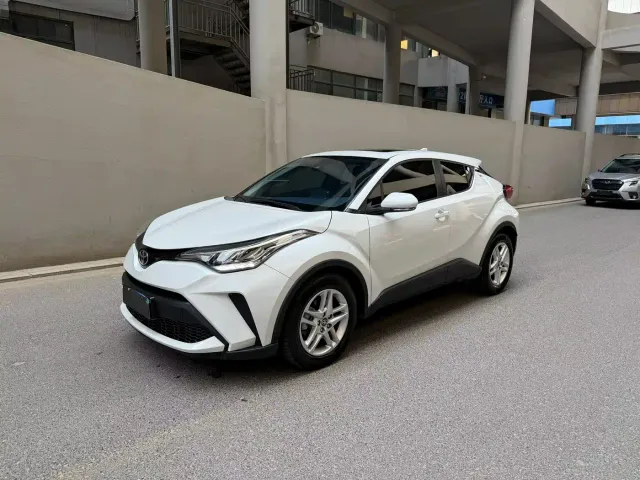Фотография автомобиля — Toyota C-HR