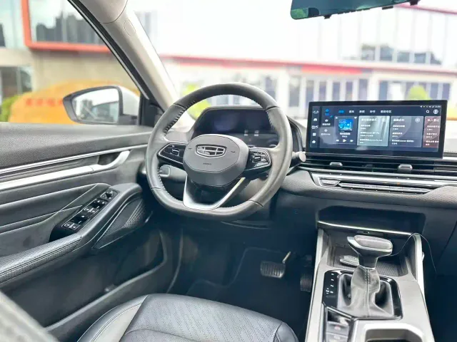 Geely Emgrand — Фото автомобиля 10