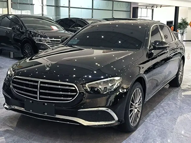 Фотография автомобиля — Mercedes-Benz E-Class