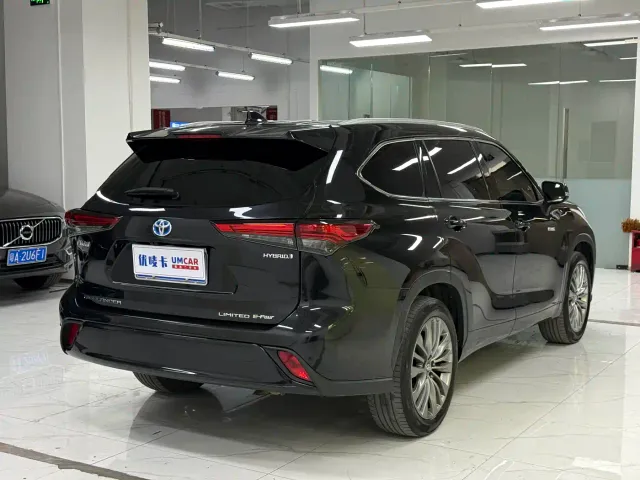 Toyota Highlander — Фото автомобиля 6