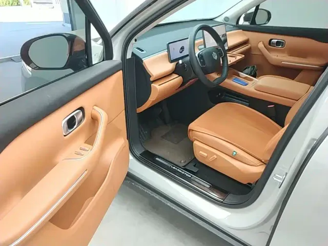 Leapmotor C10 — Фото автомобиля 15