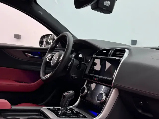 Jaguar XEL — Фото автомобиля 10