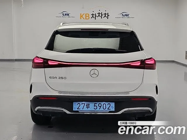 Mercedes-Benz EQA — Фото автомобиля 3
