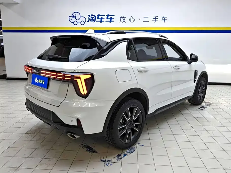Lynk & Co Lynk & Co 01 2023 2.0TD 2WD Pro — Фото автомобиля 3