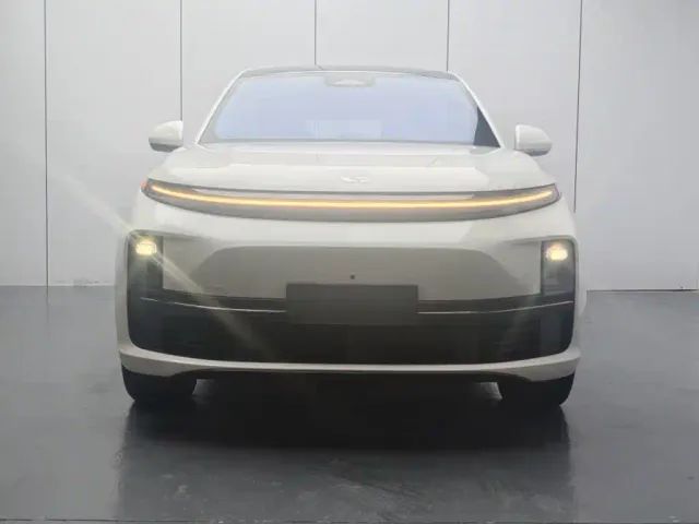 Li Auto L7 — Фото автомобиля 6