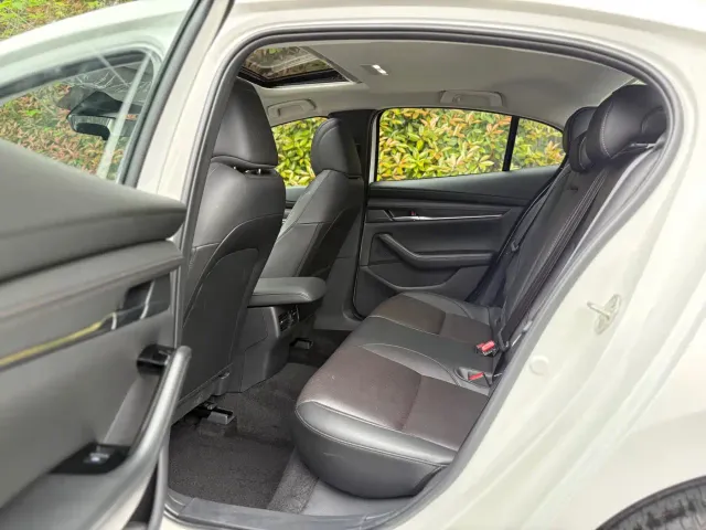 Mazda Axela — Фото автомобиля 8