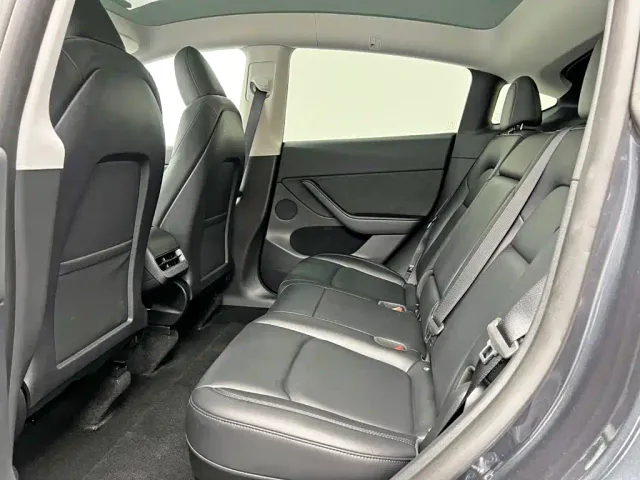 Tesla Model Y — Фото автомобиля 16