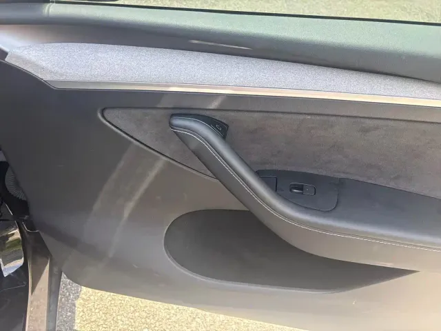 Tesla Model Y — Фото автомобиля 14