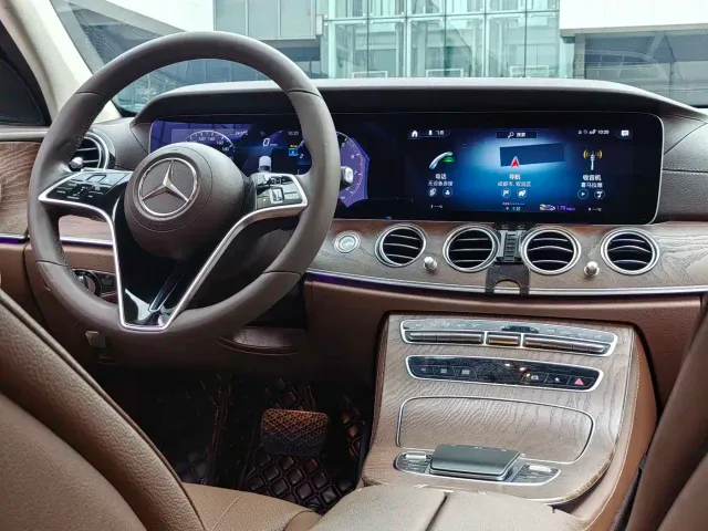 Mercedes-Benz E-Class — Фото автомобиля 11