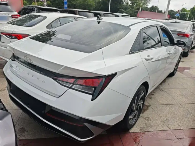 Hyundai Elantra — Фото автомобиля 6
