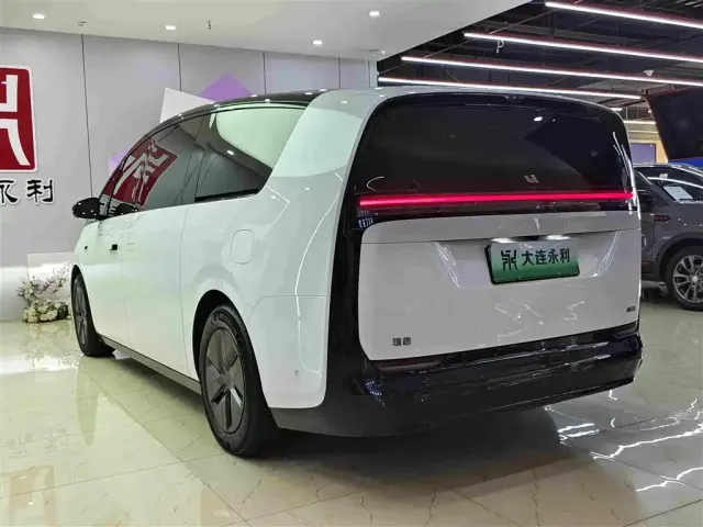 Li Auto MEGA — Фото автомобиля 4