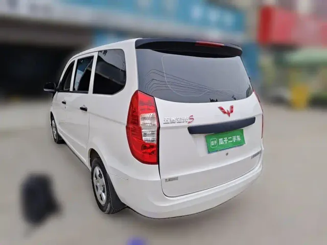 Wuling Hongguang — Фото автомобиля 4