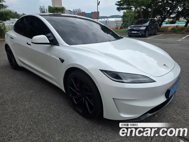 Tesla Model 3 — Фото автомобиля 2