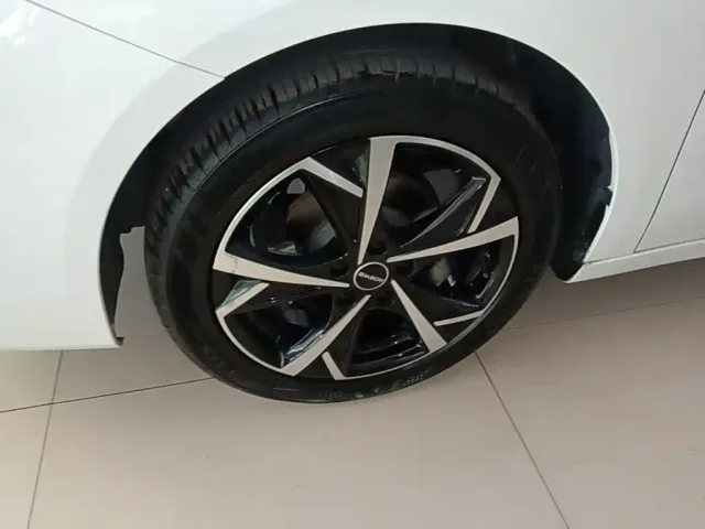 Roewe i5 — Фото автомобиля 22
