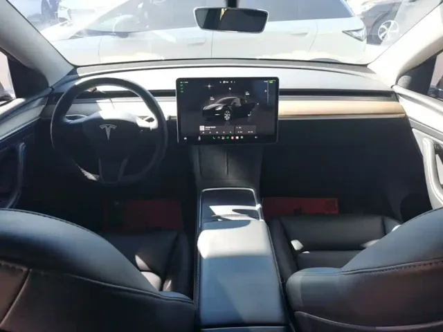 Tesla Model Y — Фото автомобиля 9