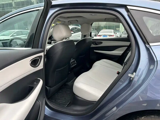 BYD Seal 05 DM-i — Фото автомобиля 8