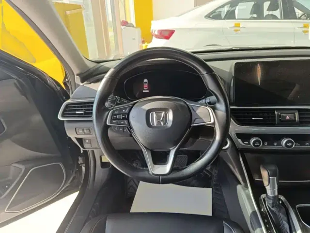 Honda Accord — Фото автомобиля 10