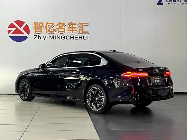 BMW 5 Series — Фото автомобиля 5
