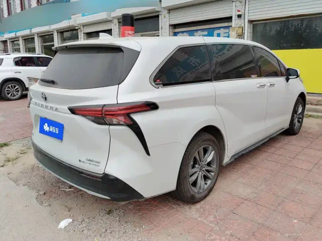 Toyota Sienna — Фото автомобиля 3