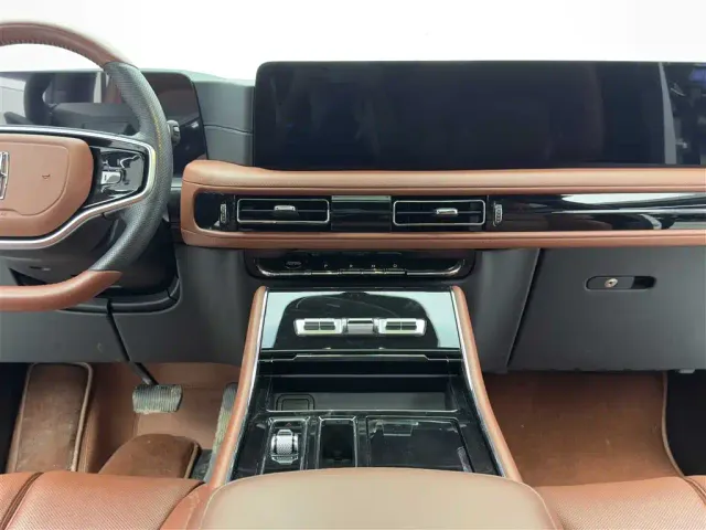 Lincoln Aviator — Фото автомобиля 10