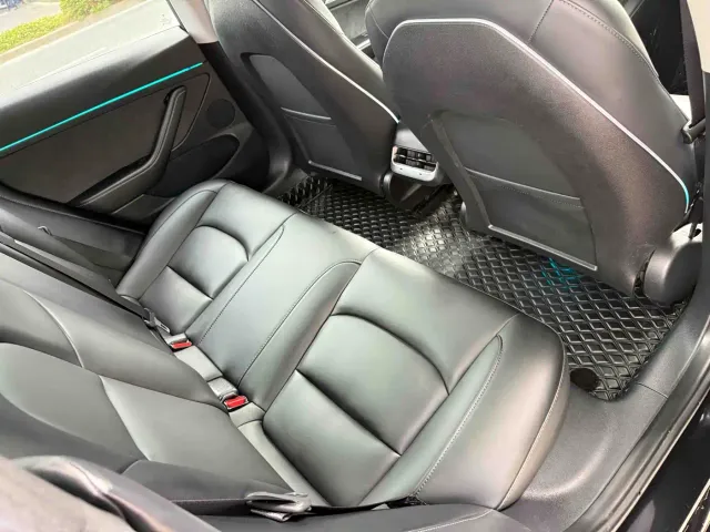 Tesla Model 3 — Фото автомобиля 20