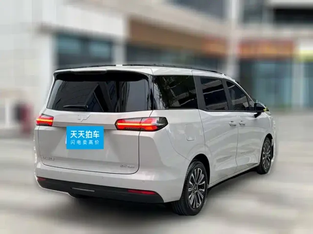 Wuling Starlight 730 — Фото автомобиля 2