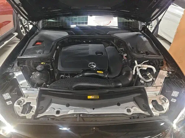 Mercedes-Benz E-Class — Фото автомобиля 19