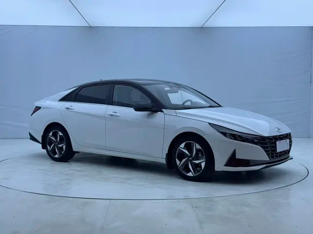 Hyundai Elantra — Фото автомобиля 3