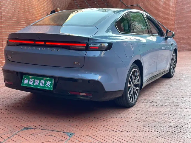 Leapmotor B01 — Фото автомобиля 10