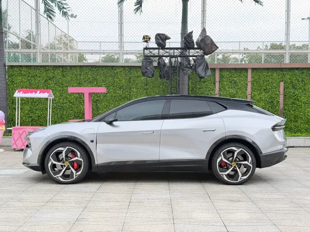 Lotus Eletre — Фото автомобиля 7
