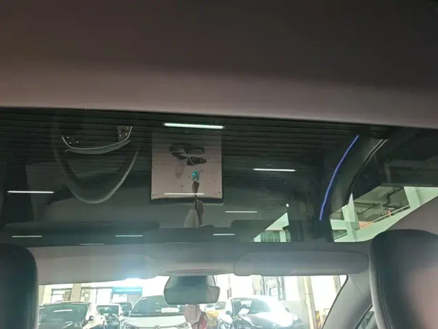 Tesla Model 3 — Фото автомобиля 17