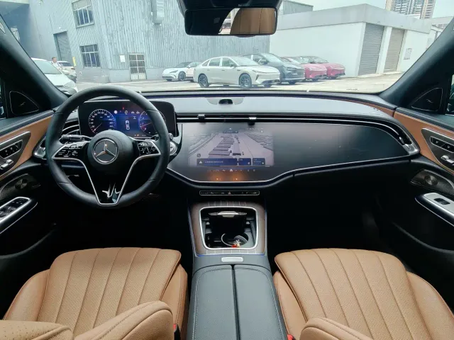 Mercedes-Benz E-Class — Фото автомобиля 8