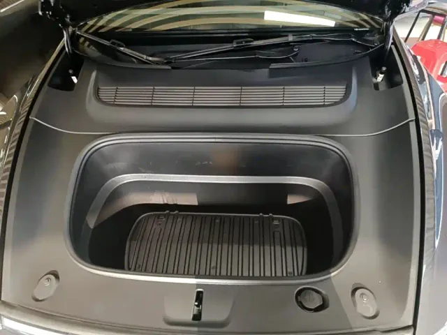 Tesla Model Y — Фото автомобиля 19