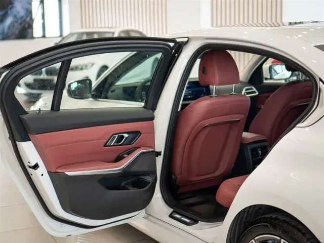 BMW 3 Series — Фото автомобиля 16