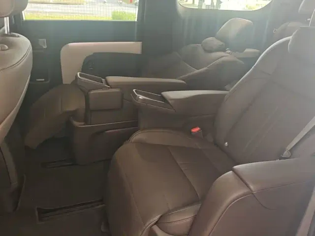 Li Auto MEGA — Фото автомобиля 16
