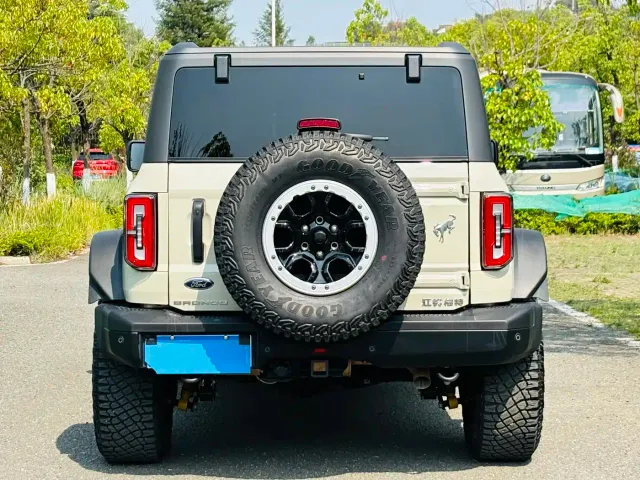 Ford Bronco — Фото автомобиля 6