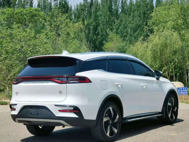 BYD Tang — Фото автомобиля 9