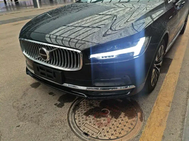Volvo S90 — Фото автомобиля 23
