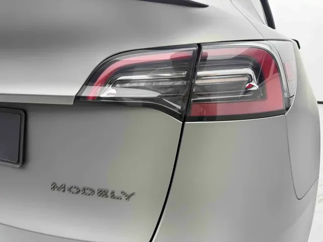 Tesla Model Y — Фото автомобиля 7