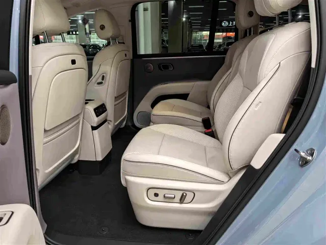 Li Auto i8 — Фото автомобиля 7