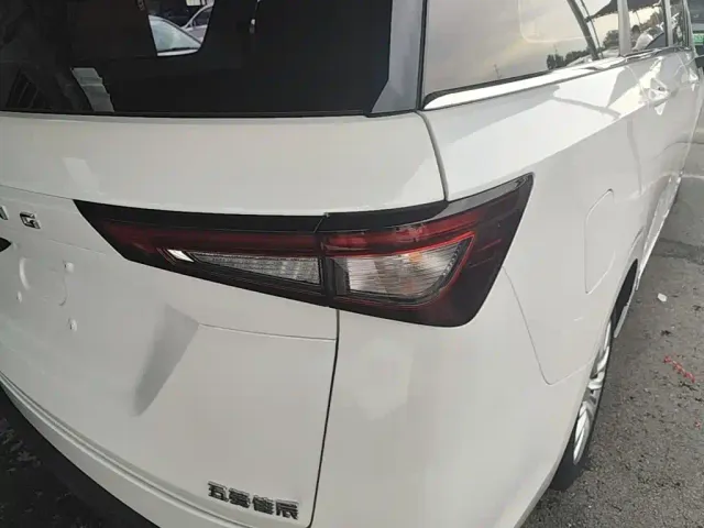 Wuling Jiachen — Фото автомобиля 7